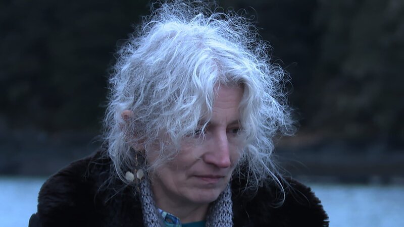 Ami Brown standing next to the water. – Bild: Discovery Communications