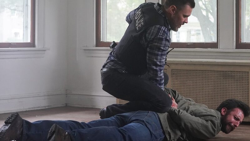 Adam Ruzek (Patrick John Flueger) – Bild: AXN