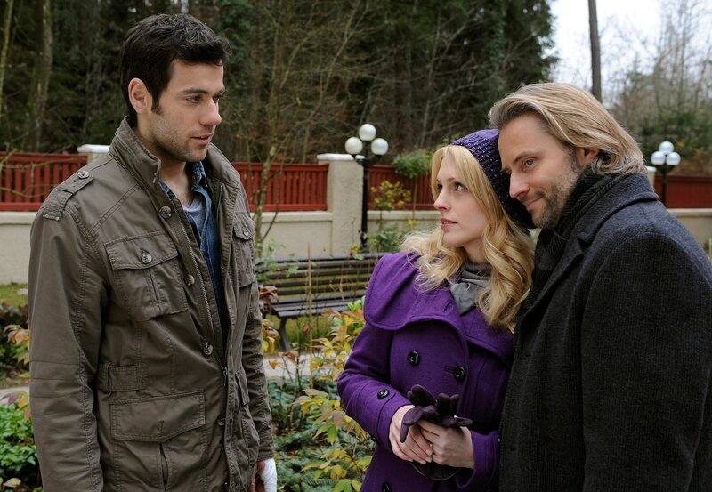 Jacob (Andreas Thiele, l.) gesteht Rosalie (Natalie Alison, M.) vor Michael (Erich Altenkopf, r.) seine Liebe, ohne dass dieser etwas davon bemerkt. – Bild: ARD/​Ann Paur