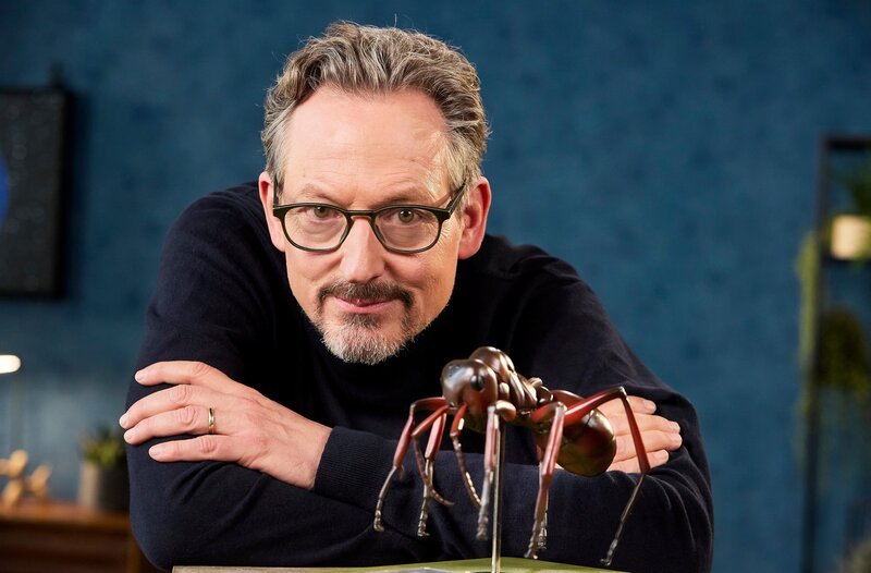 Ameisen sind die wahren Herrscherinnen der Erde. Allein ihre Biomasse übersteigt locker die aller Säugetiere auf der gesamten Erde. Dass sie auch Gärtner und Klimaschützer sind und warum sie es mit einem Bagger aufnehmen können, zeigt Eckart von Hirschhausen in „Wissen vor acht – Erde“. – Bild: ARD/​Kai Schulz