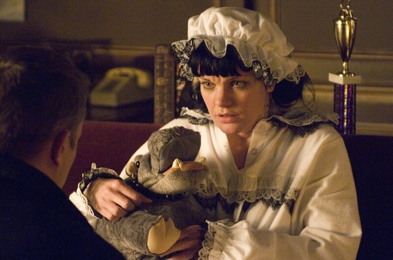 Was ist mit Abby (Pauley Perrette, r.) los? – Bild: CBS Broadcasting Inc.