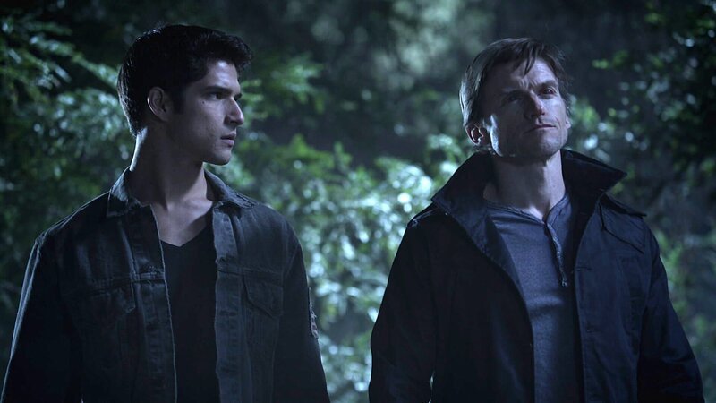 Scott (Tyler Posey, li.) und Deucalion (Gideon Emery). – Bild: RTL II