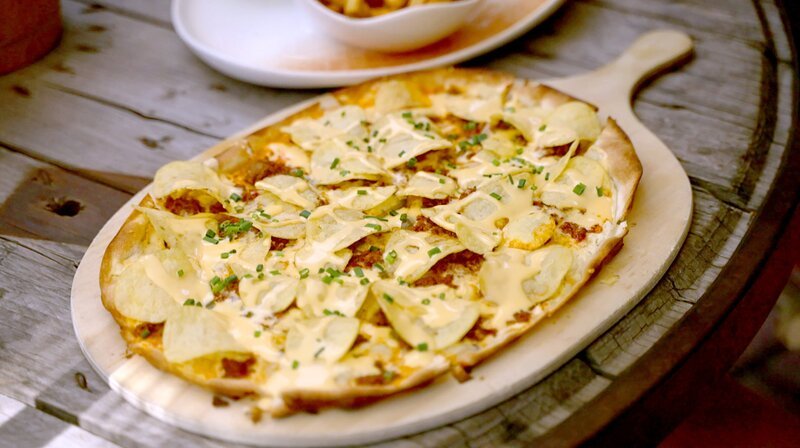 Knusprige Flammkuchen. – Bild: rbb/​Arne Jannsen