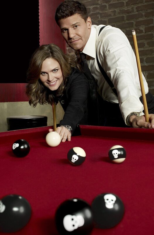 TOP CRIME – 1A TV  NELLA FOTO: EMILY DESCHANEL (DR. TEMPERANCE BRENNAN) E DAVID BOREANAZ (SEELEY BOOTH) – Bild: ATV2