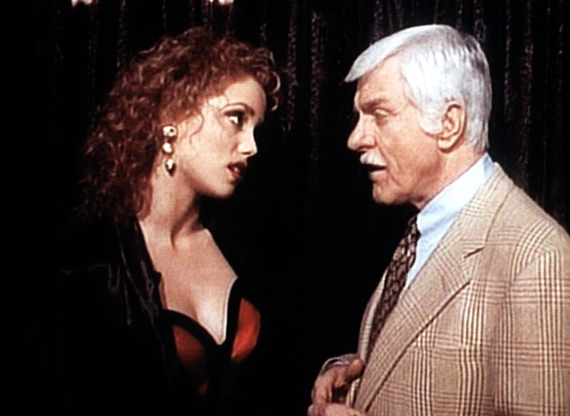 Cindy heuchelt gegenüber Dr. Mark Sloan Unschuld. – Bild: Viacom