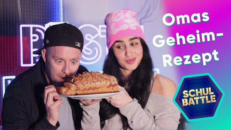 Moderiert wird das fünfte Schulbattle live aus dem neuen Kölner Livestream-Studio von Dilara Colak im Team mit Ben Blümel von KiKA LIVE. – Bild: KiKA/​Christopher Schmid/​Bavaria Entertainment