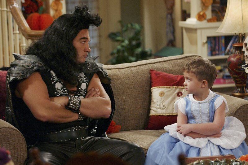 Jim worries that Kyle is becoming a sissy when the boy insists on wearing a Cinderella costume for Halloween on, „According to Jim“ TUESDAY, OCTOBER 26 (9:00⁠–⁠9:30 p.m., ET), on the ABC Television Network. (ABC/​RANDY TEPPER) JIM BELUSHI, CONNER RAYBURN – Bild: Disney /​ The Walt Disney Company Germany