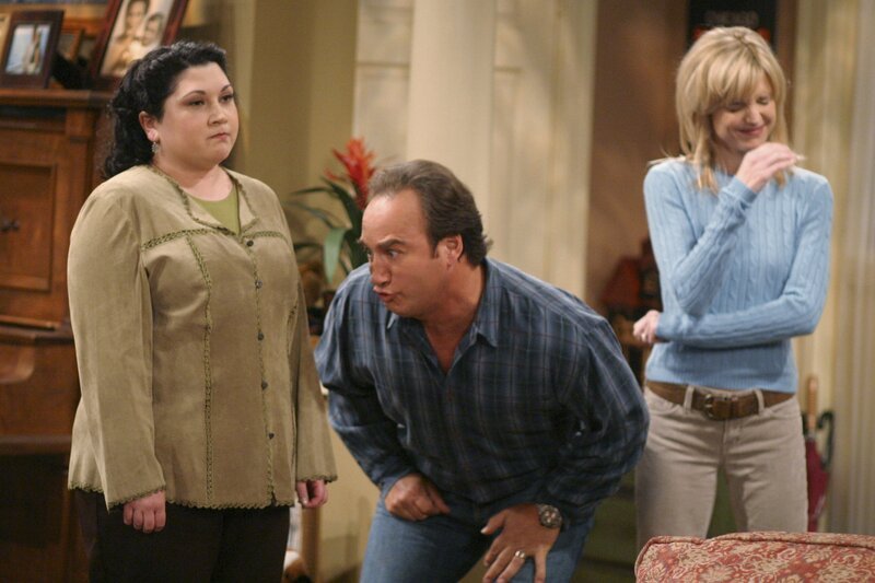 Door“ -- Cheryl and Dana are forced to smash their way out of a locked garage, because they ignored Jim’s lesson on how to open the door from the inside, on „According to Jim.“ – Bild: Disney /​ The Walt Disney Company Germany