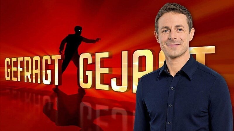 Der beliebte Moderator Alexander Bommes präsentiert die XXL-Ausgabe des erfolgreichen ARD-Vorabendquiz „Gefragt – Gejagt“. Dafür stellen sich acht deutsche Promis dem nervenaufreibenden Duell mit dem Jäger. Mit dabei sind unter anderem ZDF Moderatorin Dunja Hayali und ZDF Fernsehmoderator Mitrin Sirin, Schauspielerin Gesine Cukrowski, Welt- und Europameisterin Nadine Angerer und Star-Koch Steffen Henssler wird auch zum „Gejagten“. Insgesamt stellen sich vier Promi-Teams der Herausforderung, Geld für den guten Zweck zu erspielen. – Bild: NDR