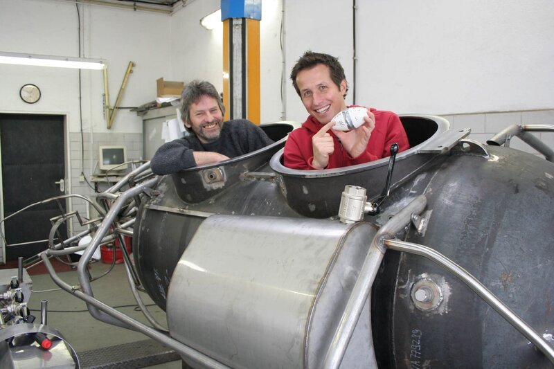 Willi mit U-Bootbauer Thomas Breinig. – Bild: BR/​megaherz gmbh