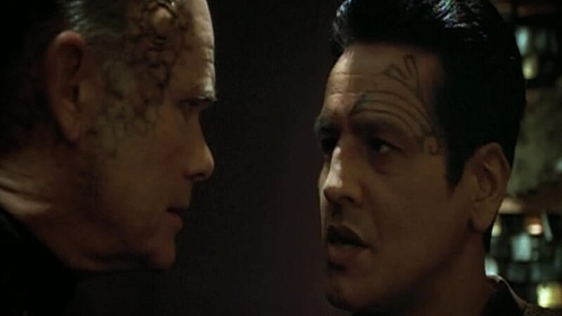 Annorax (Kurtwood Smith, l.) und Chakotay (Robert Beltran, r.) – Bild: Tele 5