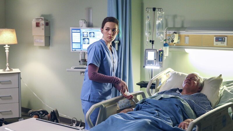 Sadie (Virginia Kull, l.) – Bild: Sonar Entertainment Distribution, LLC. All Rights Reserved.