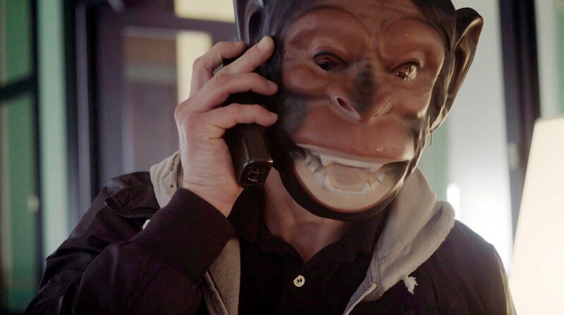 Einer der Gauner im Casino (Michael Pink). – Bild: MDR/​Fee Strothmann