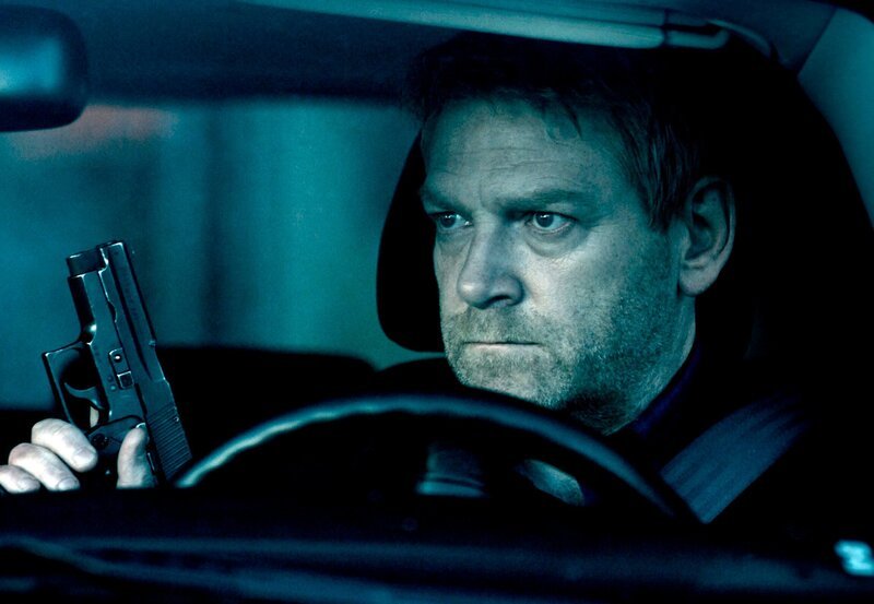 Kommissar Wallander (Kenneth Branagh ) ist einem ausgekochten IT-Verbrecher auf der Spur. – Bild: HR/​Degeto/​Yellow Bird