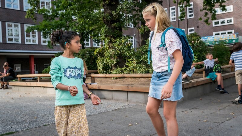 Eiszeit zwischen Amy und Nika (Lavinia Burat). – Bild: NDR/​Boris Laewen