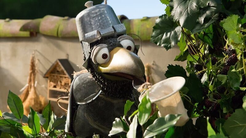 Verflixt und pieksig! Es fällt Rudi (Lennart Morgenstern) nicht so leicht, schnell genügend Brombeeren für Ottos leckere Marmelade zu pflücken. – Bild: ZDF/​Zia Ziarno