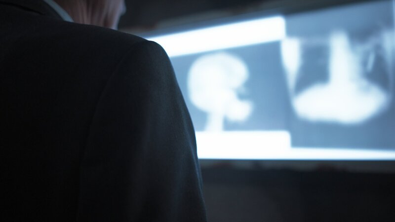 Fiktion nahe an der Wirklichkeit: True Crime Serien faszinieren. – Bild: NZZ