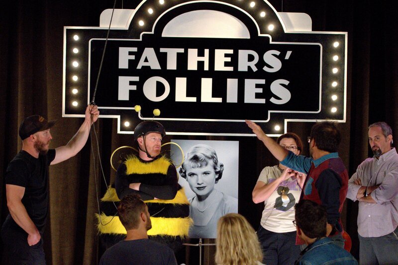 Mitchell Pritchett (Jesse Tyler Ferguson, 3.v.l.) – Bild: Comedy Central