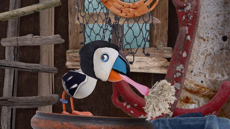 Salty vermisst sein altes Logbuch. Lily hilft ihm bei der Suche. Auch Puffin hat es angeblich nicht gesehen, doch Lily vermutet, dass er Unsinn mit dem Buch vorhat. – Bild: KiKA/​Sixteen South