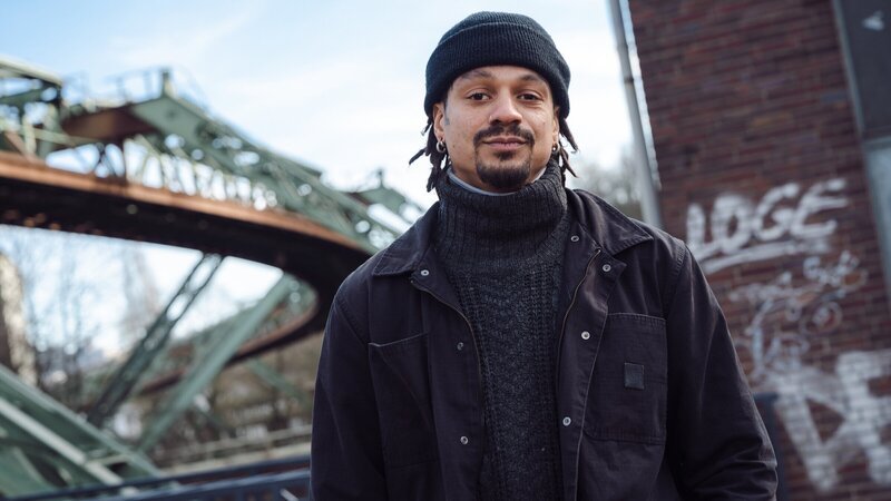 Markus (32) wurde in Wuppertal von einer Gruppe alkoholisierter junger Männer zusammengeschlagen. Er erlitt schwerste Kopfverletzungen. – Bild: ZDF und Ben Knabe