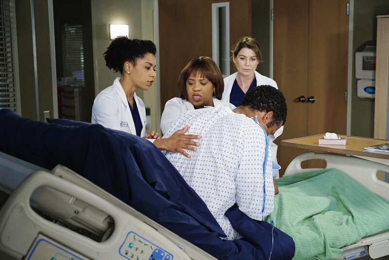 Kelly McCreary (Dr. Maggie Pierce), Chandra Wilson, Ellen Pompeo – Bild: ABC /​ Richard Cartwright