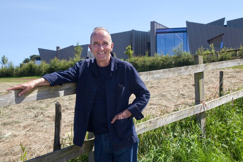 Kevin McCloud  Die Verwendung des sendungsbezogenen Materials ist nur mit dem Hinweis und Verlinkung auf RTL+ gestattet. – Bild: RTL