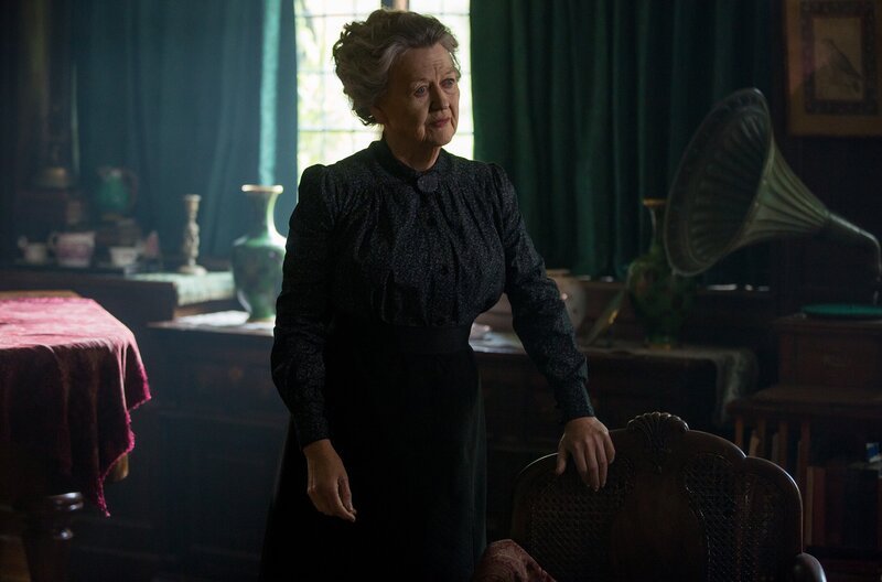 Vierteilige Adaption von E.M. Forsters Roman über Margaret und Helen Schlegel in Edwardian England. – Bild: WDR/​Starz Entertainment, LLC