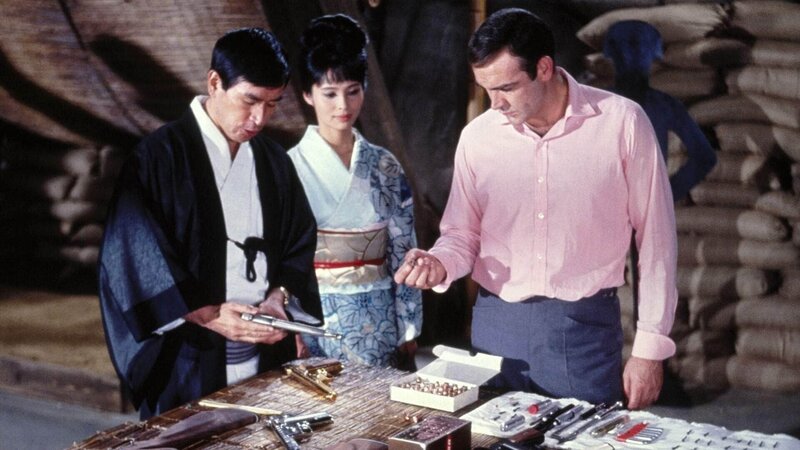 Tiger Tanaka (Tetsuro Tamba, l.), Suki (Akiko Wakabayashi), James Bond (Sean Connery) – Bild: RTL / Danjaq, LLC and Metro-Goldwyn-Mayer Studios Inc. Tiger Tanaka (Tetsuro Tamba, l.), Suki (Akiko Wakabayashi), James Bond (Sean Connery) – Bild: RTL / Danjaq, LLC and Metro-Goldwyn-Mayer Studios Inc.
