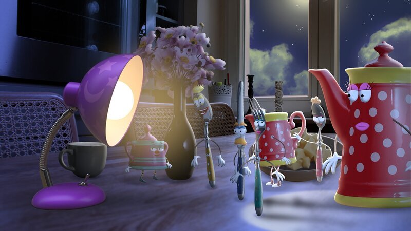 Auf dem Küchentisch steht der große Löffel vor seinem Spiegelbild und ist sehr von sich begeistert. Er ist der Meinung, dass er nicht nur gut aussieht, sondern auch alles kann! Ob das stimmt? – Bild: rbb/​Bastei Media