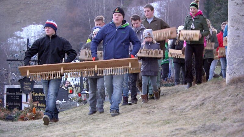 "Fastenbrauchtum in Österreich", Heringsschmaus, Aschenkreuz, Fastentücher ? das Ende des lauten Faschings und der Beginn der enthaltsameren Zeit haben sich gerade auf dem Land tief in das heimische Traditionsbewusstsein gegraben. Zum heurigen Aschermittwoch erklärt ORFIII in dieser Neuproduktion, welche Fastenriten es in den einzelnen Bundesländern gibt und wie sie gelebt werden. – Bild: ORF