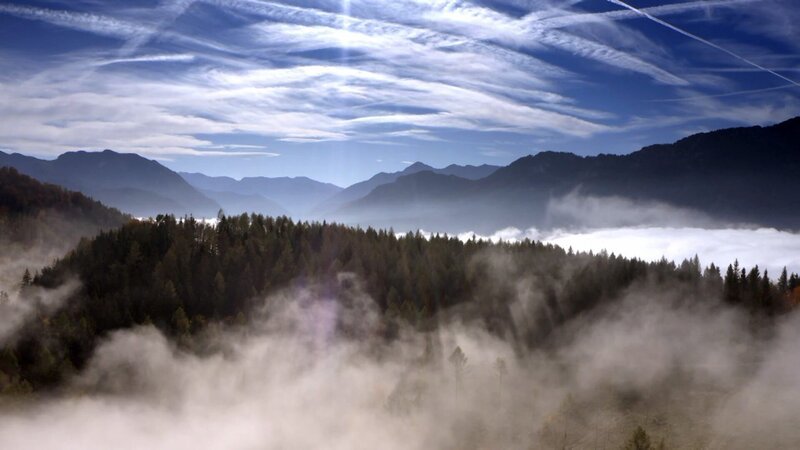 Micheldorf Sonnenaufgang, im Hintergrund Voralpenlandschaft Kremsmauer und Totes Gebirge. – Bild: ORF/​ORF Landesstudio Salzburg