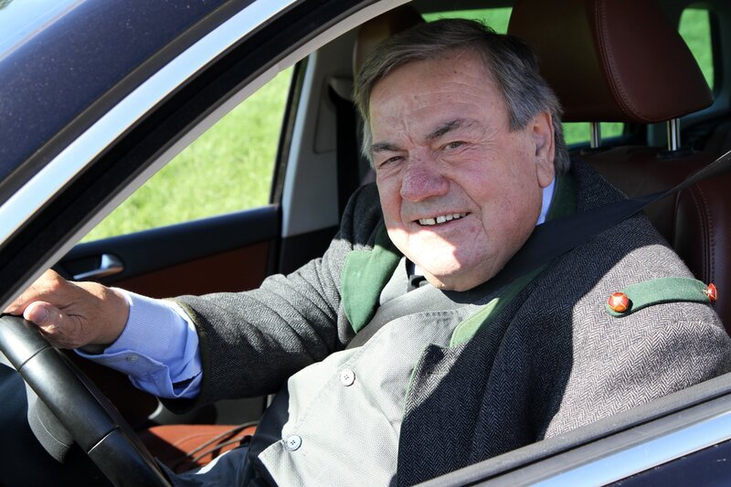 Doppelpfarrer Hermann Scheinecker. – Bild: ORF III