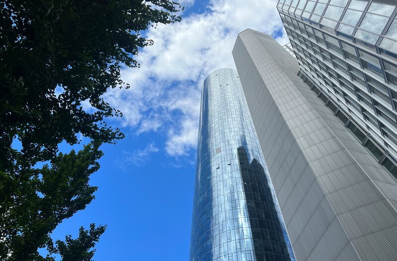 Das Maintower-Restaurant befindet sich im 53. Stock des beliebten Main Tower in der Franfurter City. – Bild: HR/​Tanja Höschele