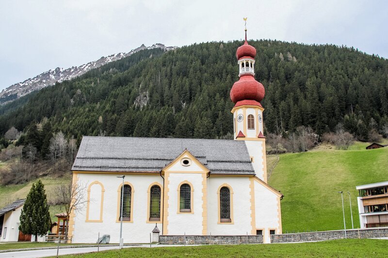 Kirche in Gries in Sellrain. – Bild: ORF III