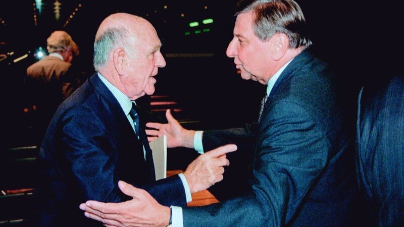 Hugo Portisch mit dem damaligen ORF-Generalintendanten Gerd Bacher. – Bild: ORF III