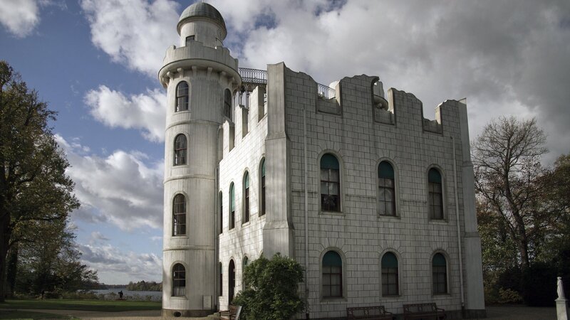 Schlösschen auf der Pfaueninsel. – Bild: ZDF und SWR/​Schmidt&Paetzel Fernsehfilme