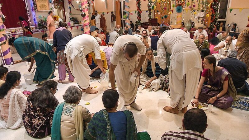 Zeiten des Fastens enden meist mit einem Festessen. – Bild: ORF/​Langbein & Partner