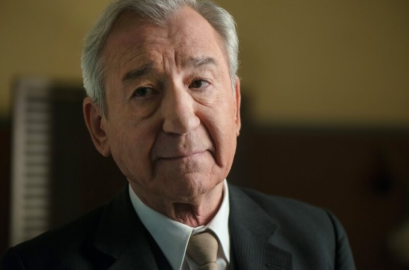 Emilio López (José Sacristán). – Bild: WDR/​Manuel Fernandez-Valdes/​Beta Film GmbH