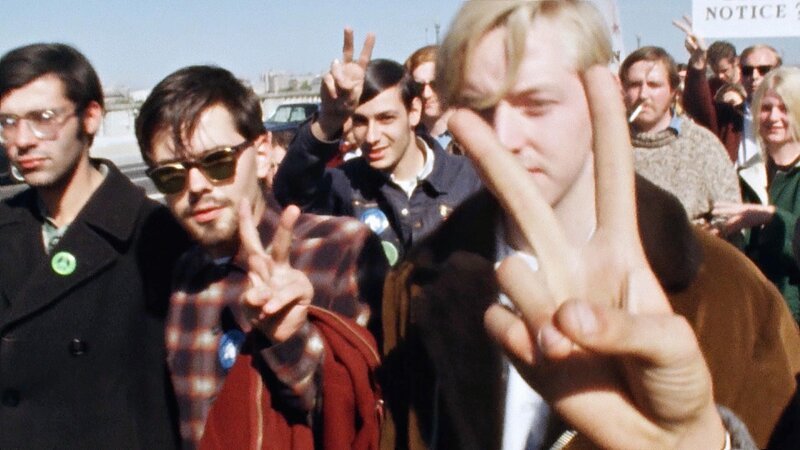Fotos zeigten die Gräuel der US-Armee im Vietnamkrieg. 1973 führten massive Friedensdemonstrationen zum Abzug der US Soldaten. Es dauerte noch 13 weitere Jahre bis der Kalte Krieg schlussendlich mit dem Fall der Berliner Mauer zu ende ging. – Bild: RTL