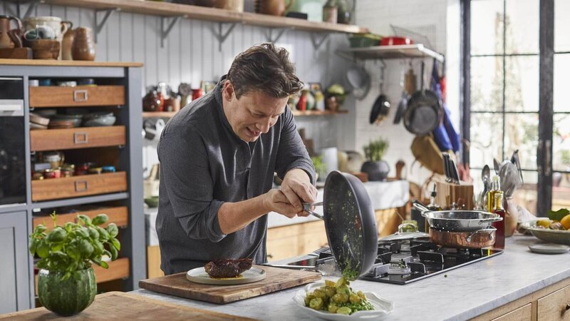 Jamie Oliver – Bild: MG RTL D /​ SamRobinson /​ ©2017 Jamie Oliver Enterprises Limited