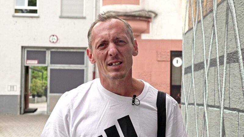 Florian hat nach dem Unfall finanzielle Probleme. – Bild: RTLZWEI