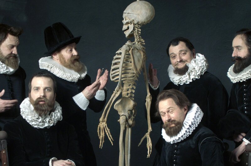 „Bilder allein zuhaus“ nimmt Meisterwerke der Malerei humorvoll unter die Lupe. – Bild: Cocorico & Co