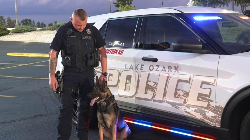 Officer and a K-9 from the Lake Ozark Police Department in Missouri – Bild: A&E Television Networks