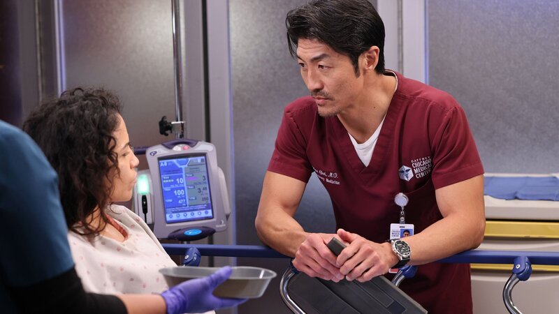 Chicago Med Staffel 8 Folge 3 Gute Betreuung: Brian Tee als Dr. Ethan Choi – Bild: SRF/​NBC Universal