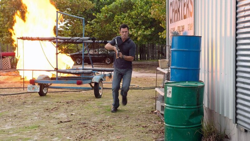 Um seine entführte Kollegin und Freundin zu retten, begibt sich Michael (Jeffrey Donovan) in Lebensgefahr. – Bild: RTL /​ 20th Century Fox