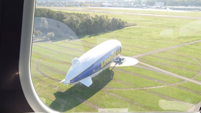 Aus der Luft zeigt sich der moderne Zeppelin NT – leise, präzise und Sinnbild für die Rückkehr einer Legende. – Bild: WELT