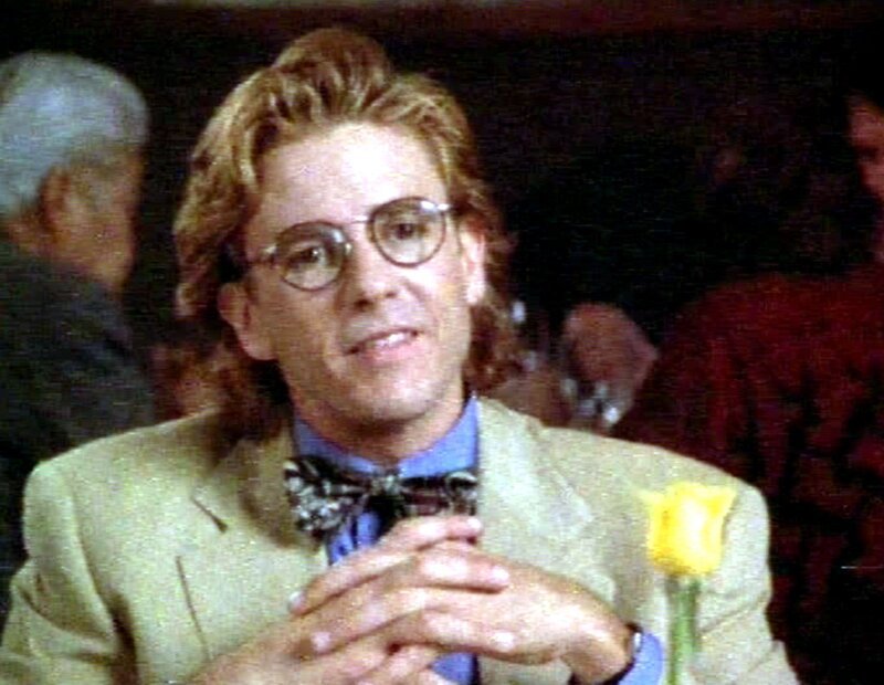 Der Zeitschriftenherausgeber Richards (Scott Valentine) fürchtet um seine Existenz: Ein Konkurrent will seine Firma aufkaufen. – Bild: Sat.1 Gold