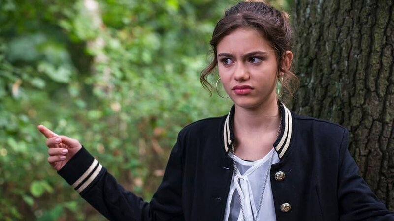 Suki (Alva Müllenberg) ist genervt. – Bild: MDR/​Thomas Dietze