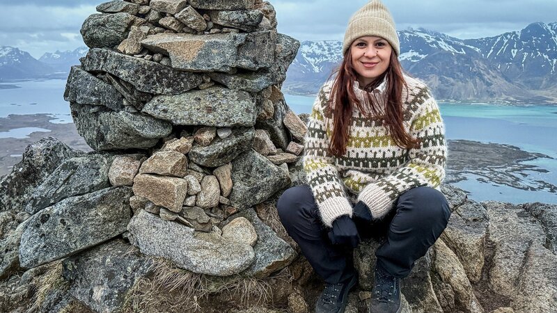 Mira Weingart auf den norwegischen Lofoten – Bild: SRF