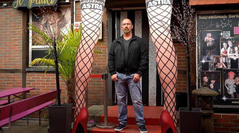 Olli Zeriadke war jahrelang Türsteher auf dem Kiez. – Bild: NDR